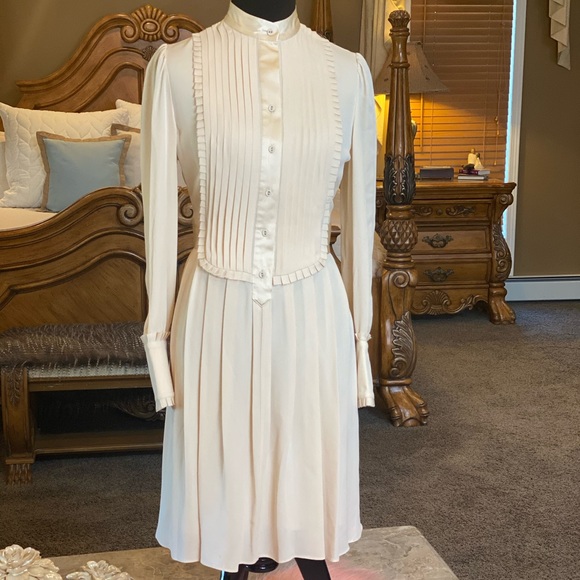 Laundry by Design Dresses & Skirts - Laundry by Design Ivory 100% Silk Dress Size 4